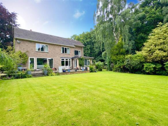 5 bed Detached to rent Image 8