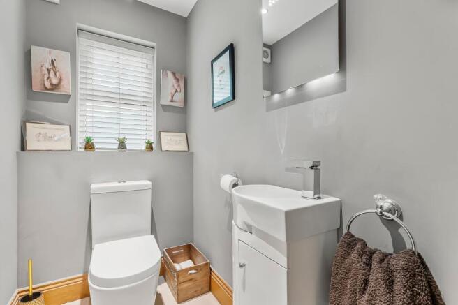 7 bed Detached for sale Image 8