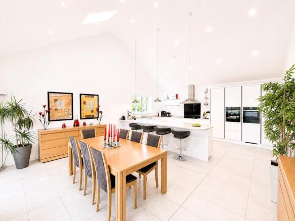 3 bed Bungalow for sale Image 7