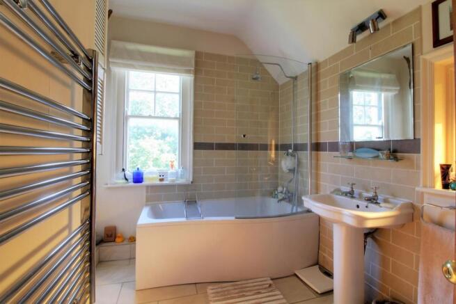 Bathroom 1.jpg