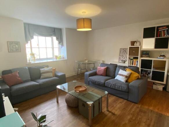 Lounge 2.jpg