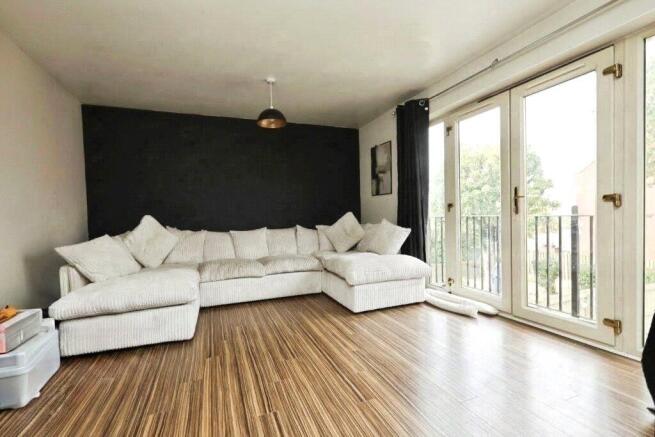 3 bed Semi-Detached for sale Image 6