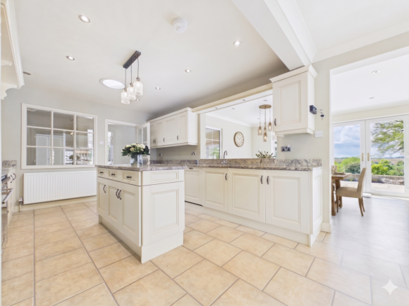 4 bed Detached Bungalow for sale Image 7