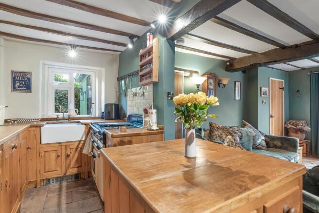 4 bed Semi-Detached for sale Image 7
