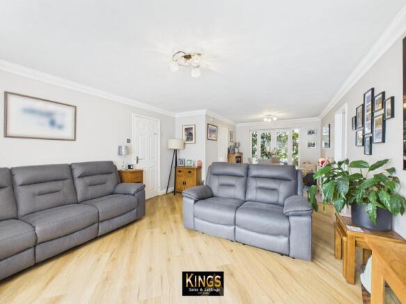 4 bed Link Detached House for sale Image 9