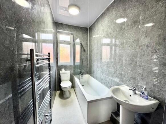 3 bed House to rent Image 5