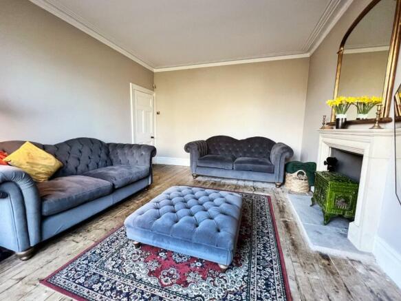 LOUNGE2.jpg
