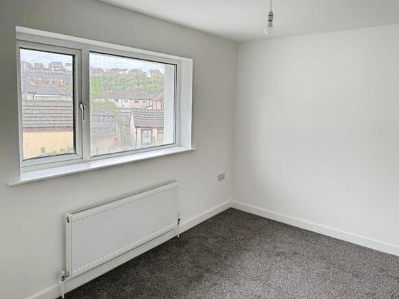 2 bed House to rent Image 9
