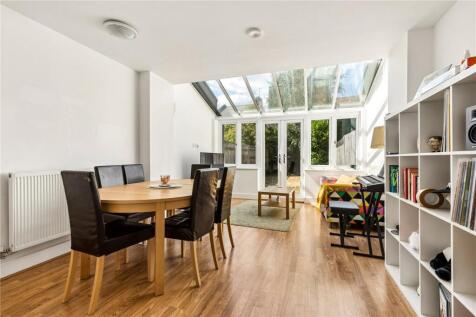 Hepdon Mews, London, SW17