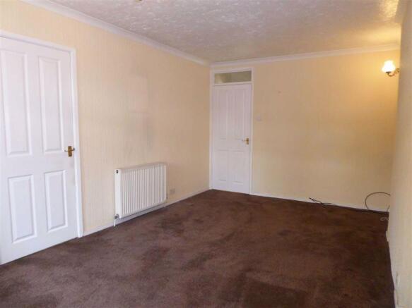 Living / Dining Room: