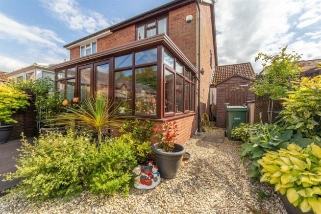 76 Gifford Close-19.jpg