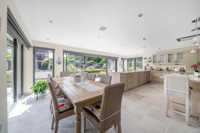 4 bed Detached for sale Image 12