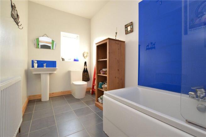 Spacious Bathroom