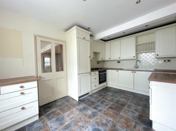 Kitchen (2).jpeg