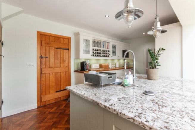 Kitchen 2.jpg