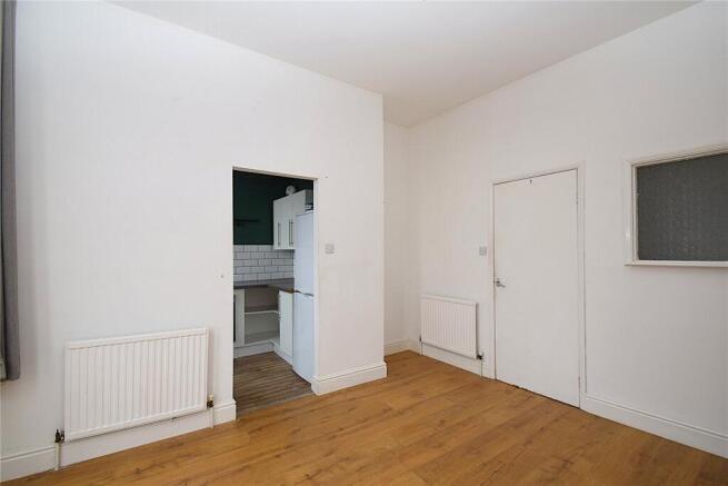 1 bed Apartment to rent Image 6