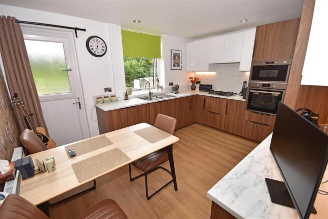 2 bed Terraced for sale Image 5