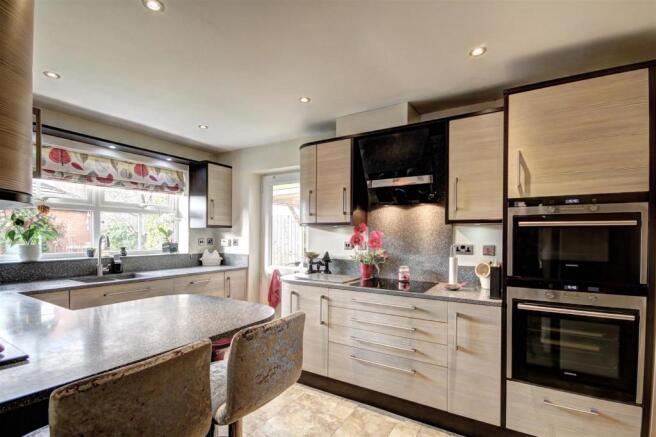 Kitchen & Breakfast Room 3.jpg