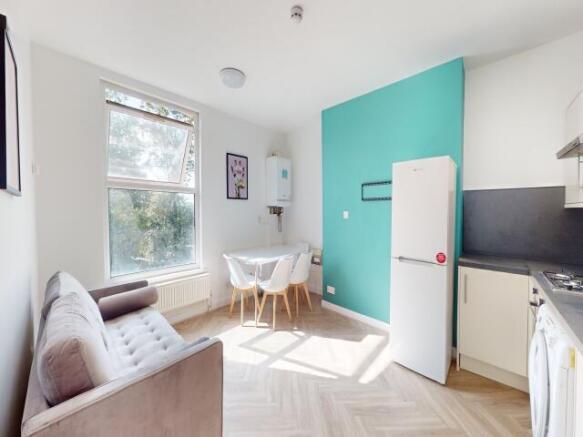 3 bed Not Specified to rent Image 6