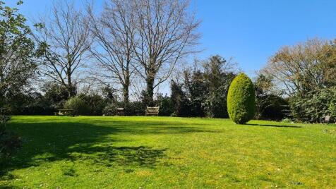 Lodge Drive, SP11