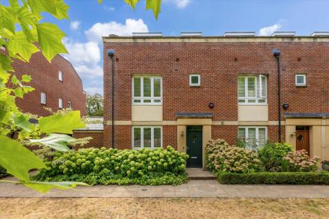 Fraser Gardens, Winchester, Hampshire SO22