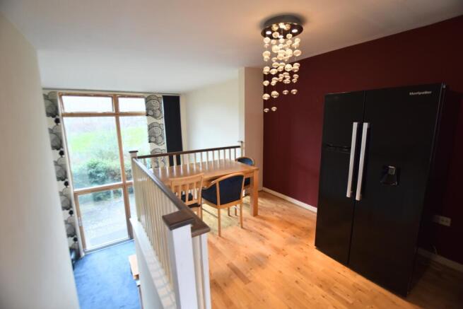 56 Enterprise Lane dining area