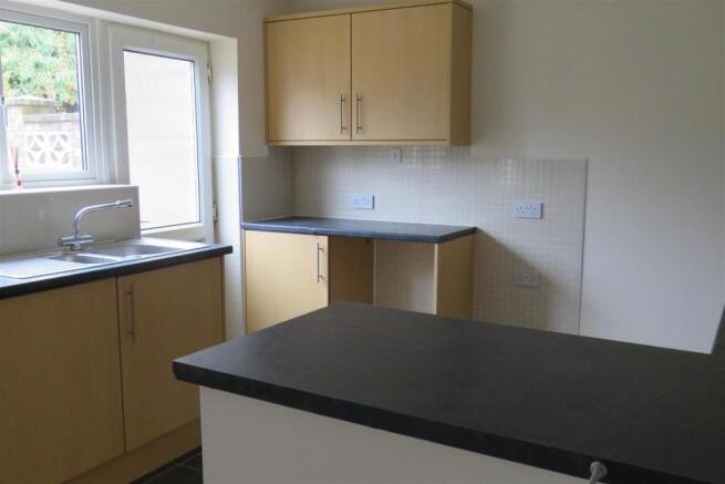 KITCHEN 2.JPG