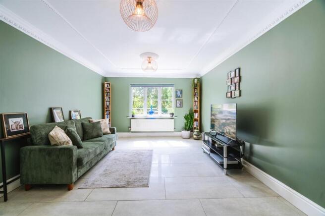 7 bed Detached for sale Image 9