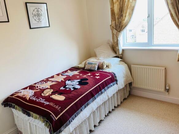 bedroom 4.jpg