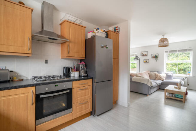 Flat 2, 27 Raleigh Drive, Cullompton, Devon photo 4