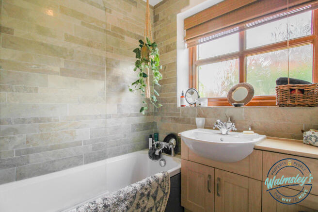 Ground floor & quality modern bathroom