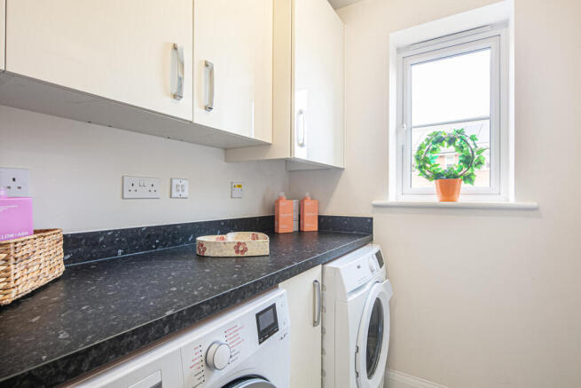 4 bed Detached for sale Image 12