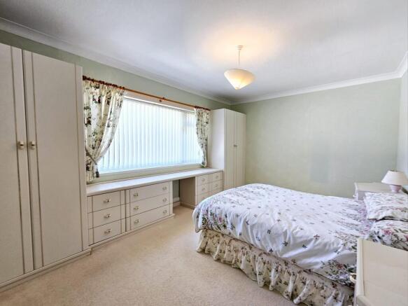 2 bed Semi-Detached Bungalow for sale Image 6