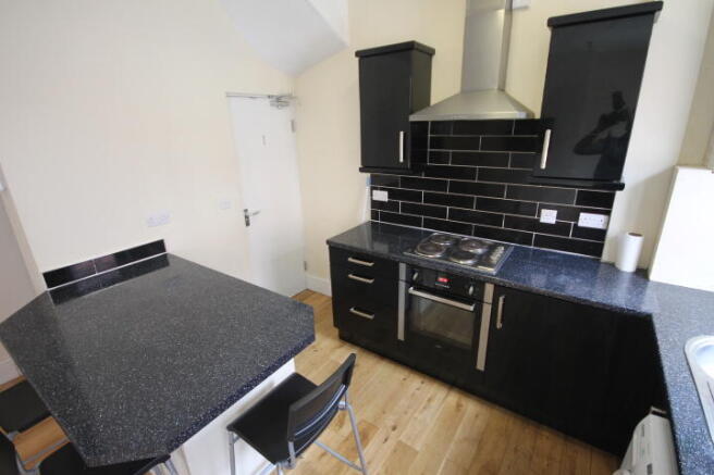 3 bed End of Terrace to rent Image 4
