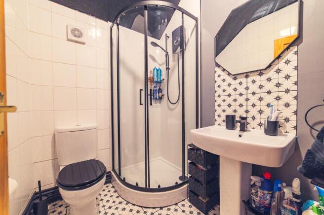 Call 02920 668585 to secure your viewing _18