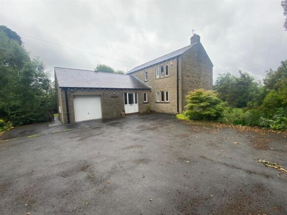 4 bed Detached to rent in halifax