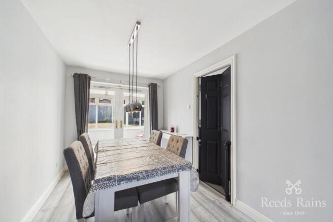 3 bed Semi-Detached for sale Image 4