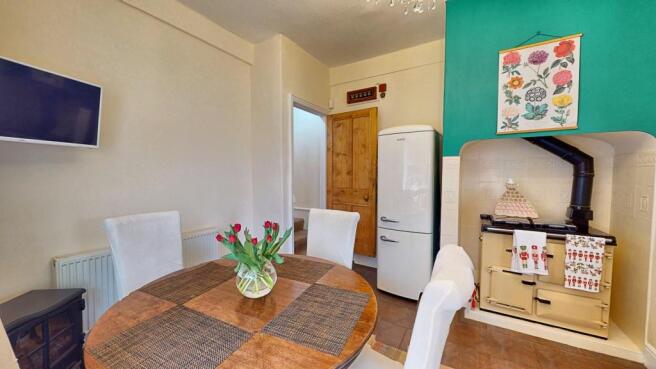 KITCHEN/DINING ROOM