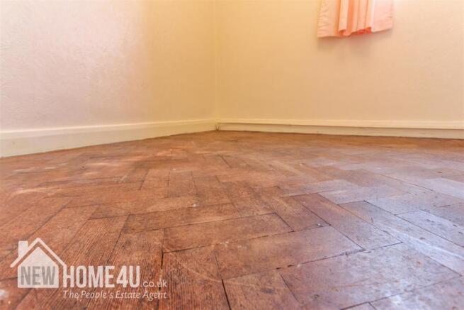 MASTER BEDROOM: