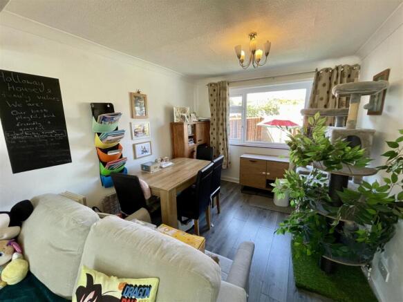 3 bed Semi-Detached for sale Image 4