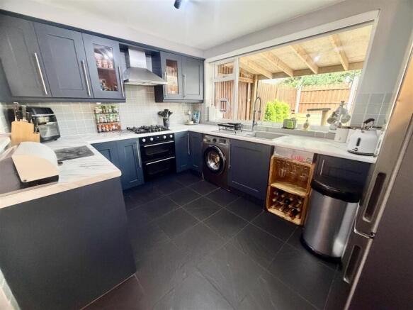 3 bed Semi-Detached for sale Image 8