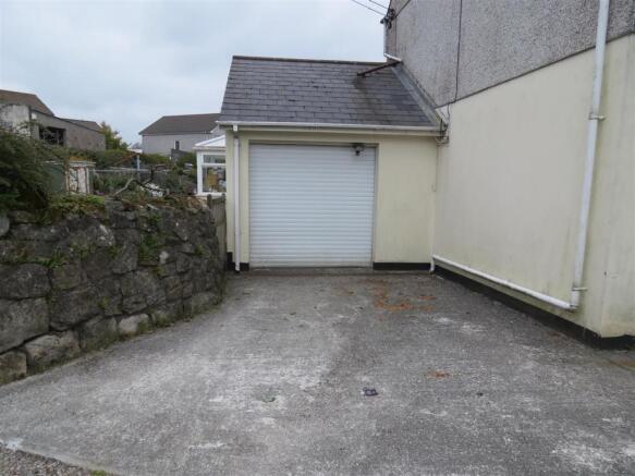 Garage & Parking