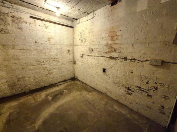 Clifton Drive North, 357 Basement 9.jpg