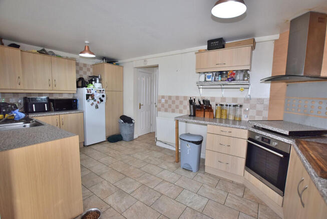 3 bed Semi-Detached for sale Image 4