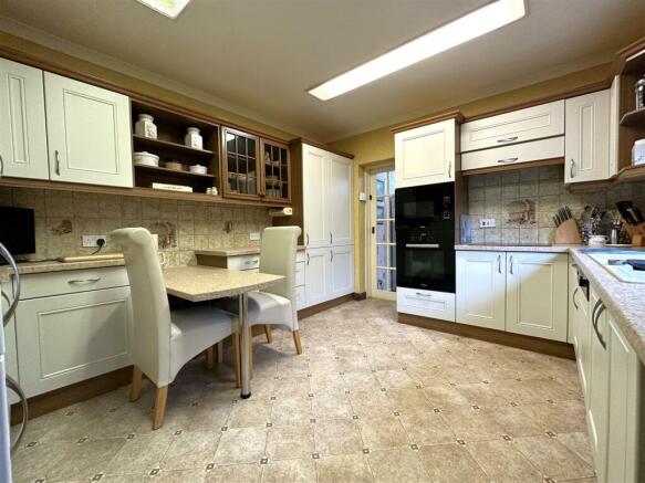 Well-Appointed Kitchen 804