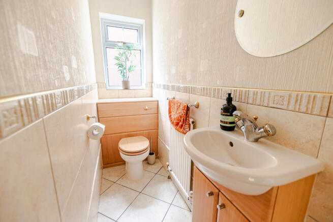 4 bed Detached for sale Image 9