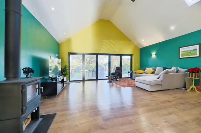 4 bed Detached Bungalow for sale Image 7