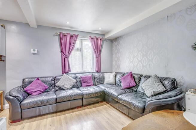 180 Spearing Road, HP12 3LA-8.jpg