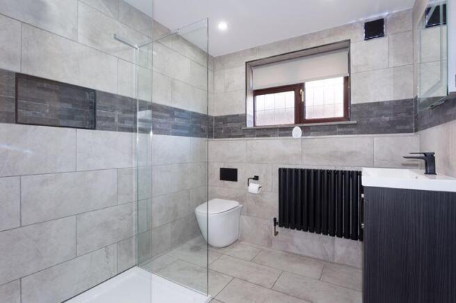LUXURY SHOWER ROOM
