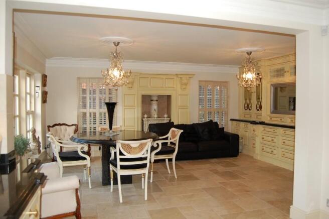 KITCHEN/FAMILY ROOM